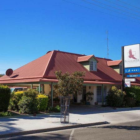 Pioneer Motel Goondiwindi Exterior photo