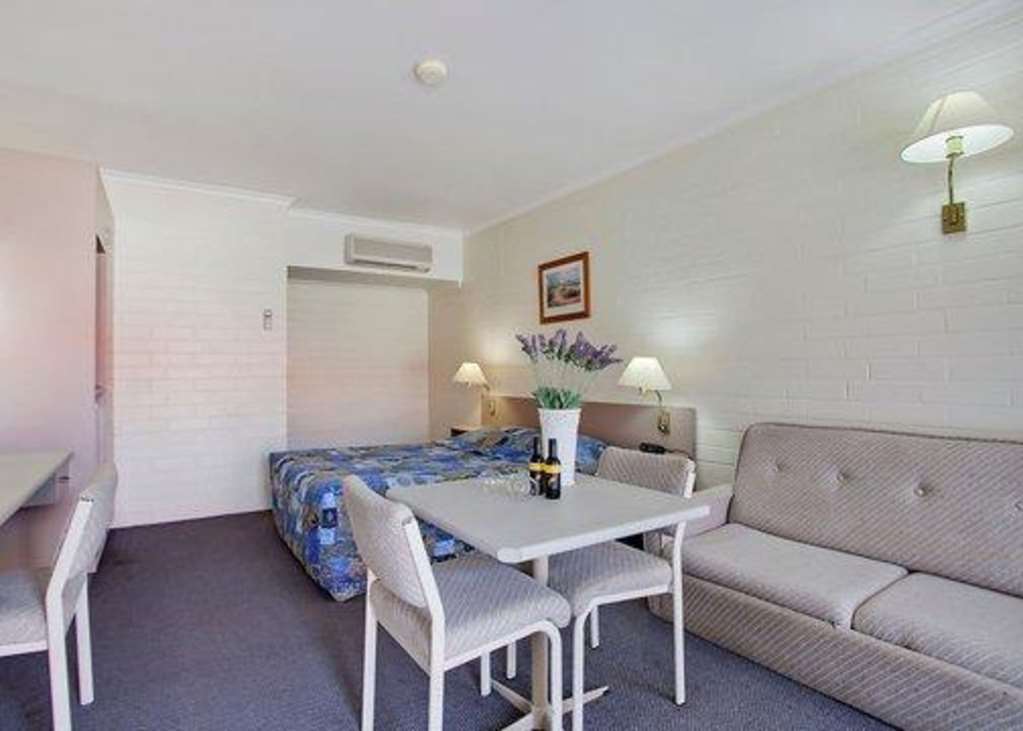 Pioneer Motel Goondiwindi Room photo