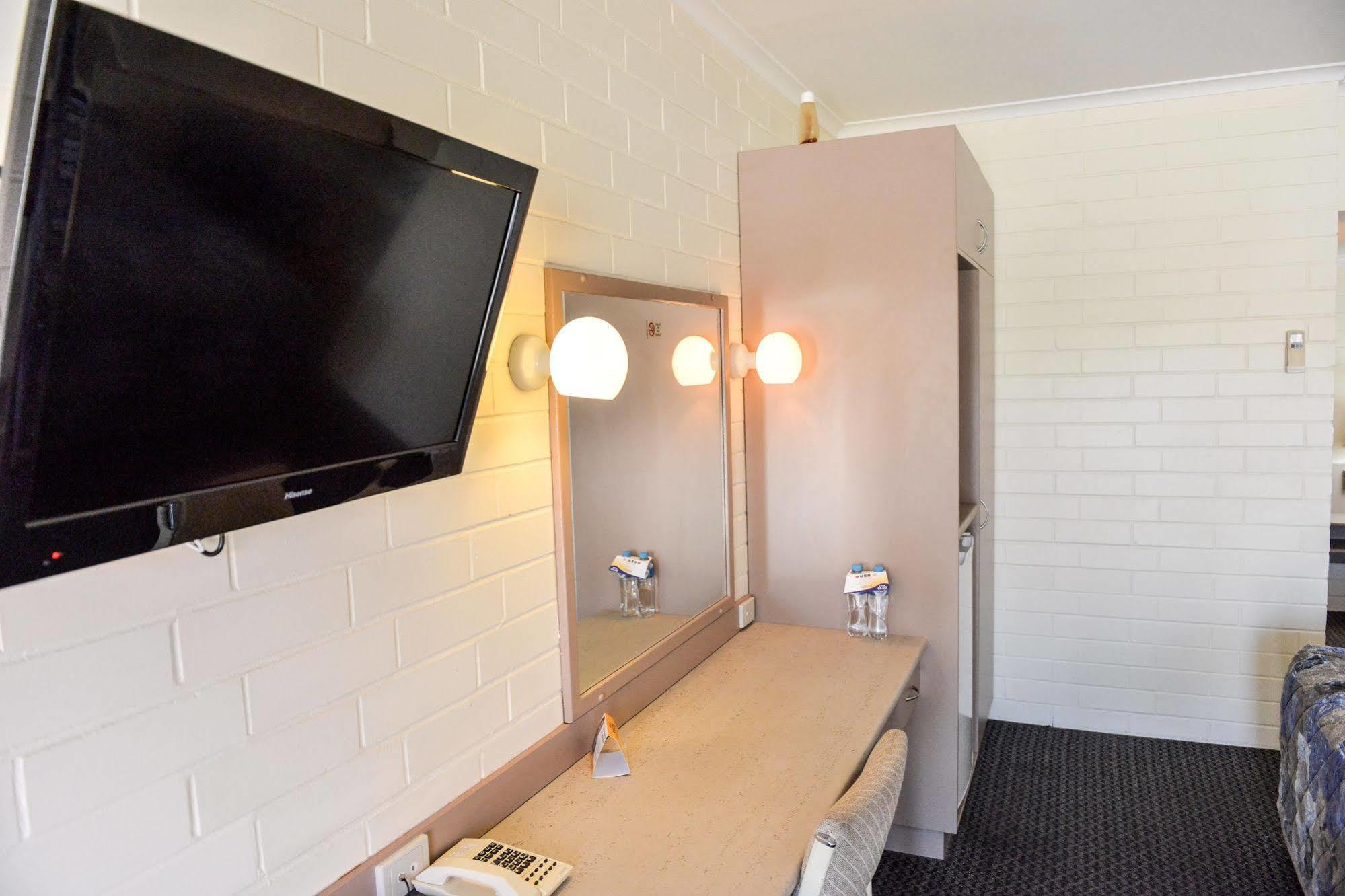 Pioneer Motel Goondiwindi Exterior photo