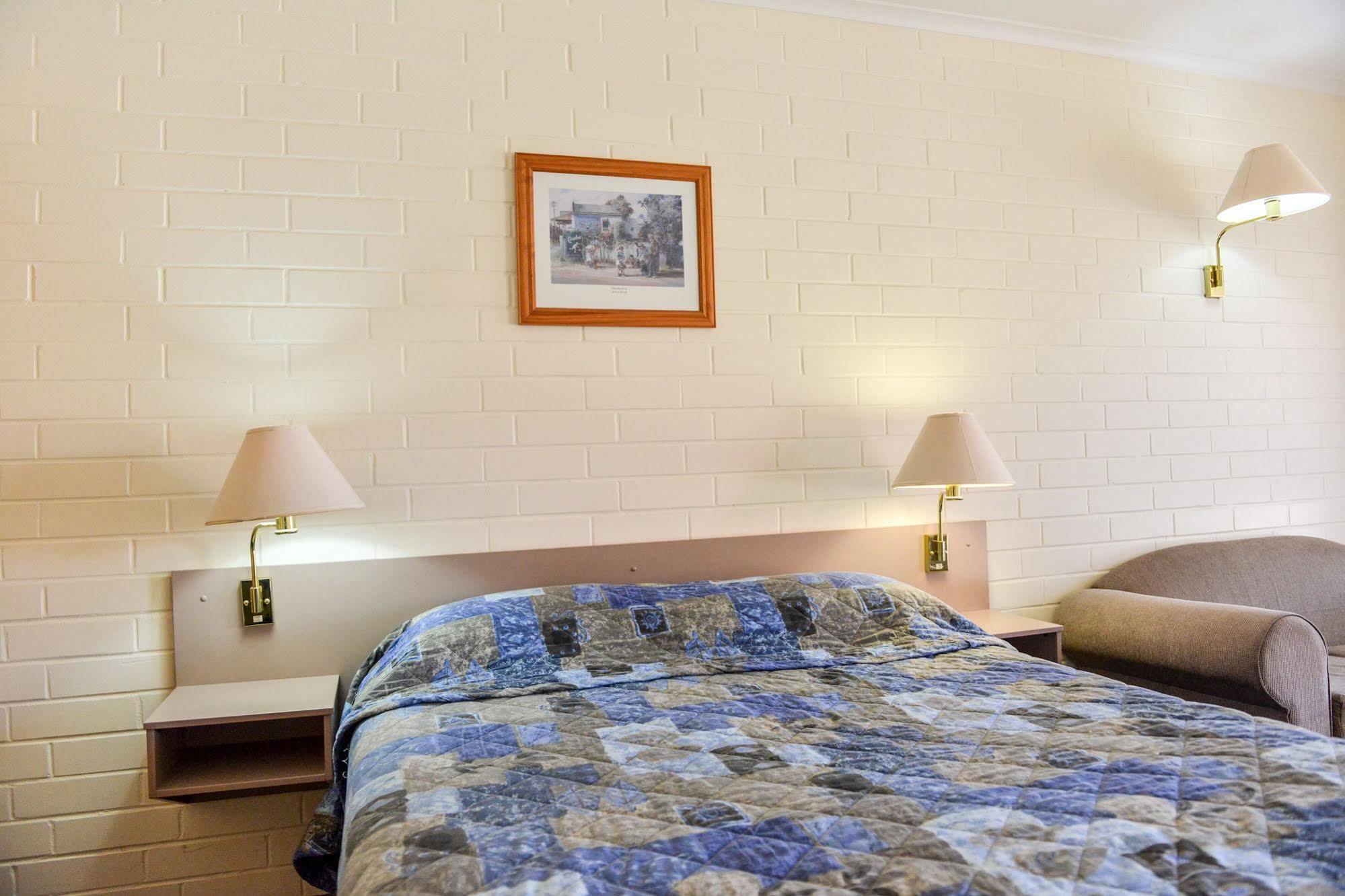 Pioneer Motel Goondiwindi Exterior photo