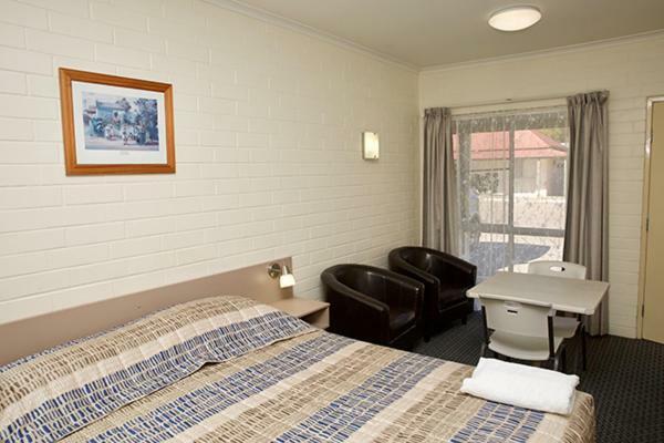 Pioneer Motel Goondiwindi Exterior photo