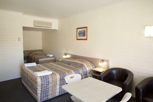 Pioneer Motel Goondiwindi Exterior photo